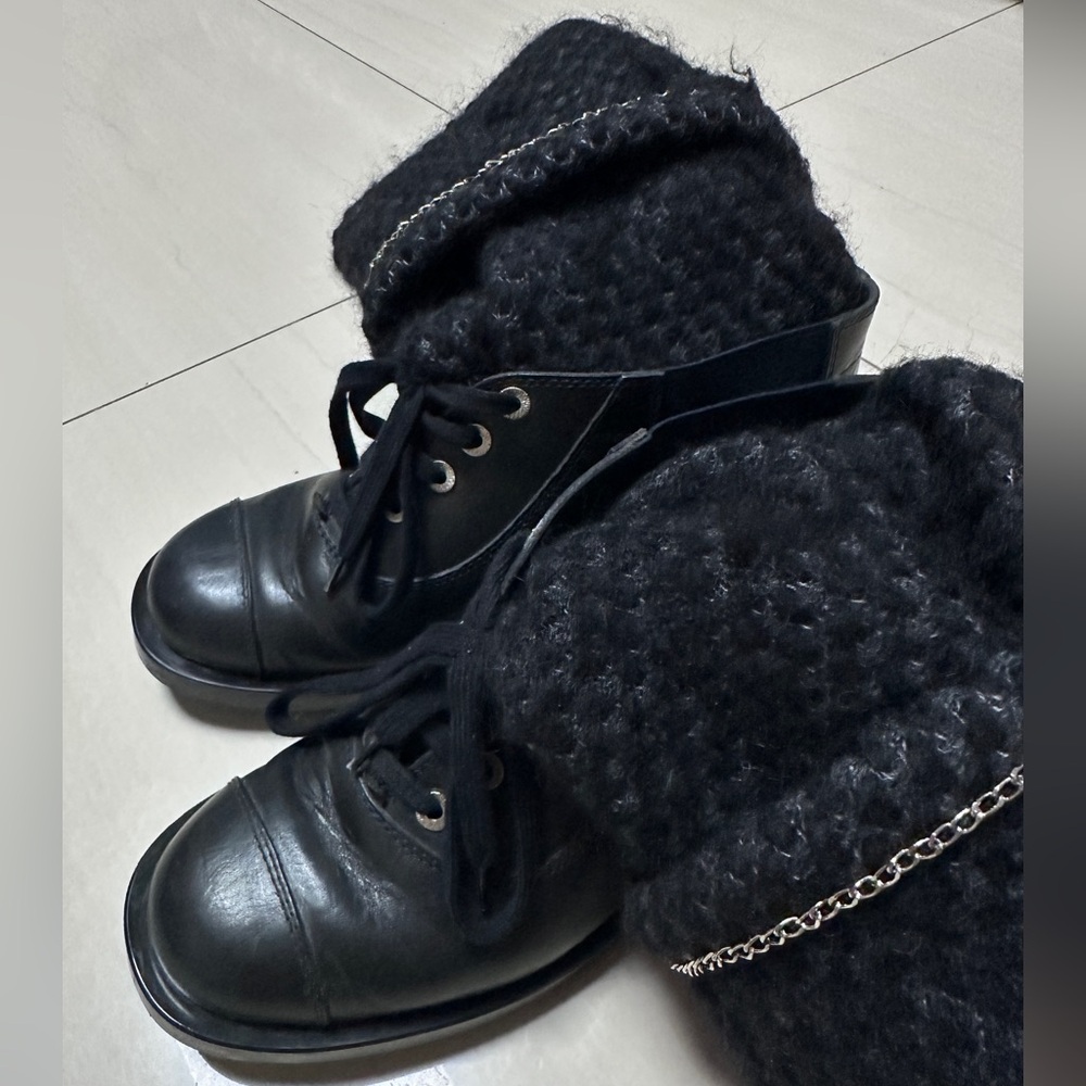 Auth Chanel Black Navy Blue Tweed combat Boots Socks Boots 39 Women - Picture 8 of 16